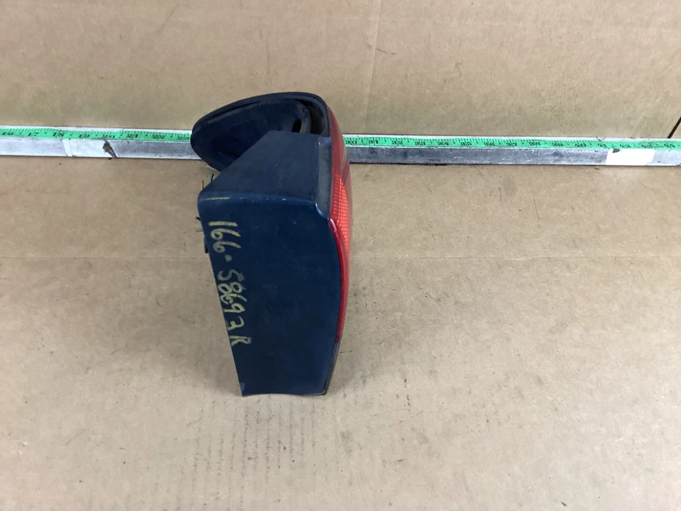 1995 - 1998 SAAB 900 Rear Right Passenger Side Taillight Assembly - Image 4 of 4