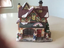 General Store (WITH LIGHT) scenic building for Lionel train layout.