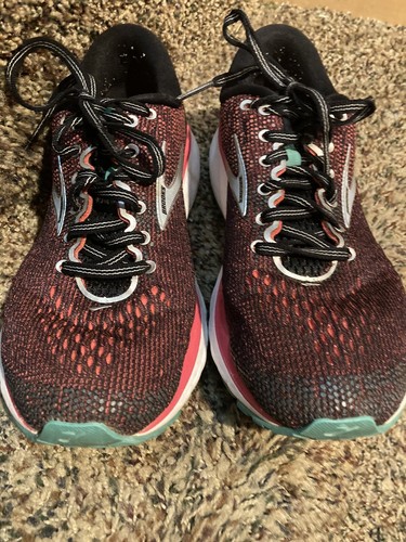 brooks maroon running shoes