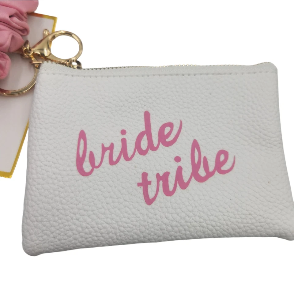 Bolsa de muñeca pequeña para tribu de novia blanca despedida de soltera regalo favorito Foto 2 de 4