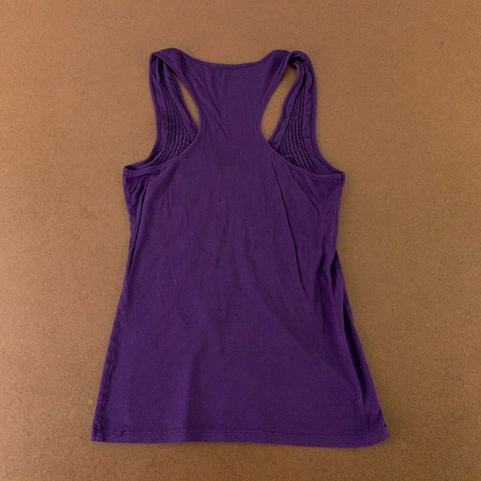 Camiseta sin mangas Miley Cyrus x Max Azria para mujer mediana púrpura negra lentejuelas espalda deportiva Foto 3 de 4