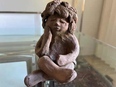 Mädchen/Kind sitzend,Ton-Skulptur,ca.40 Jahre alt,Künstler-Figur,934 Gramm