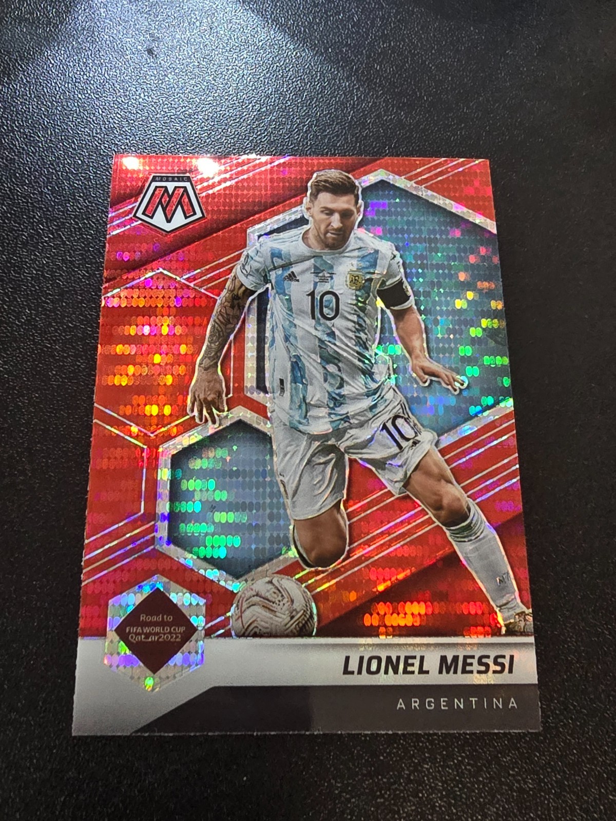 2021-22 Panini Mosaic FIFA Road to World Cup - Lionel Messi #10 Red Pulsar Prizm