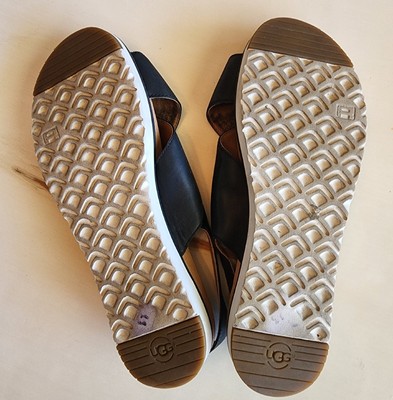 ugg treadlite sandals