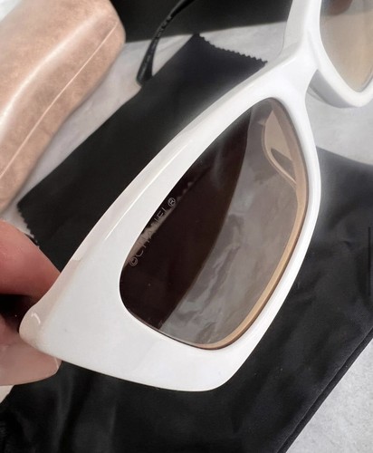 Occhiali da sole donna Chanel bianco e nero - Foto 7 di 15