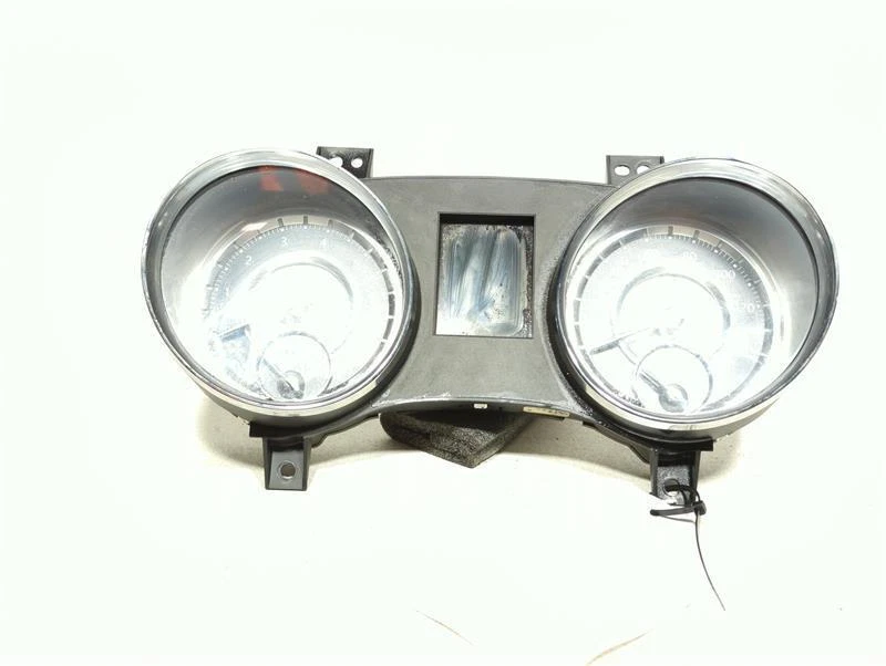 Chrysler 300 2014 velocímetro calibre OEM negro 140 MPH usado 149 k millas Foto 2 de 4