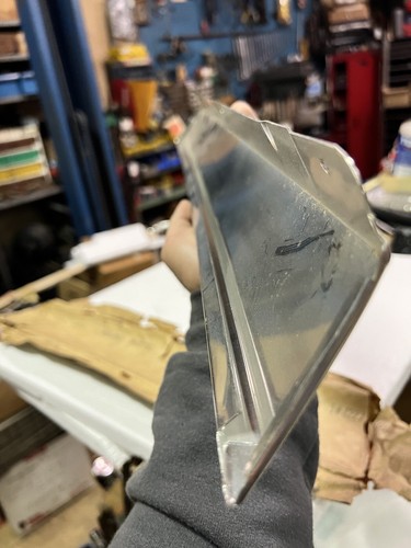 Moldeo del cuarto trasero derecho Oldsmobile Delta 88 1966 4227362 - Imagen 9 de 12