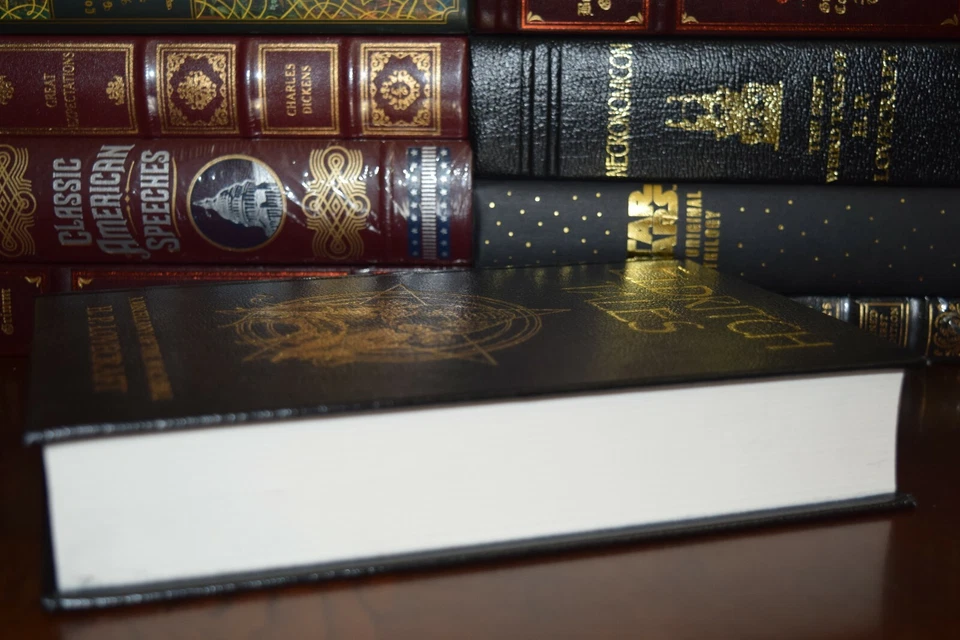 Miscellany Macabre Eldritch Tales Lovecraft New Deluxe Leather Bound Hardcover Foto 3 de 4