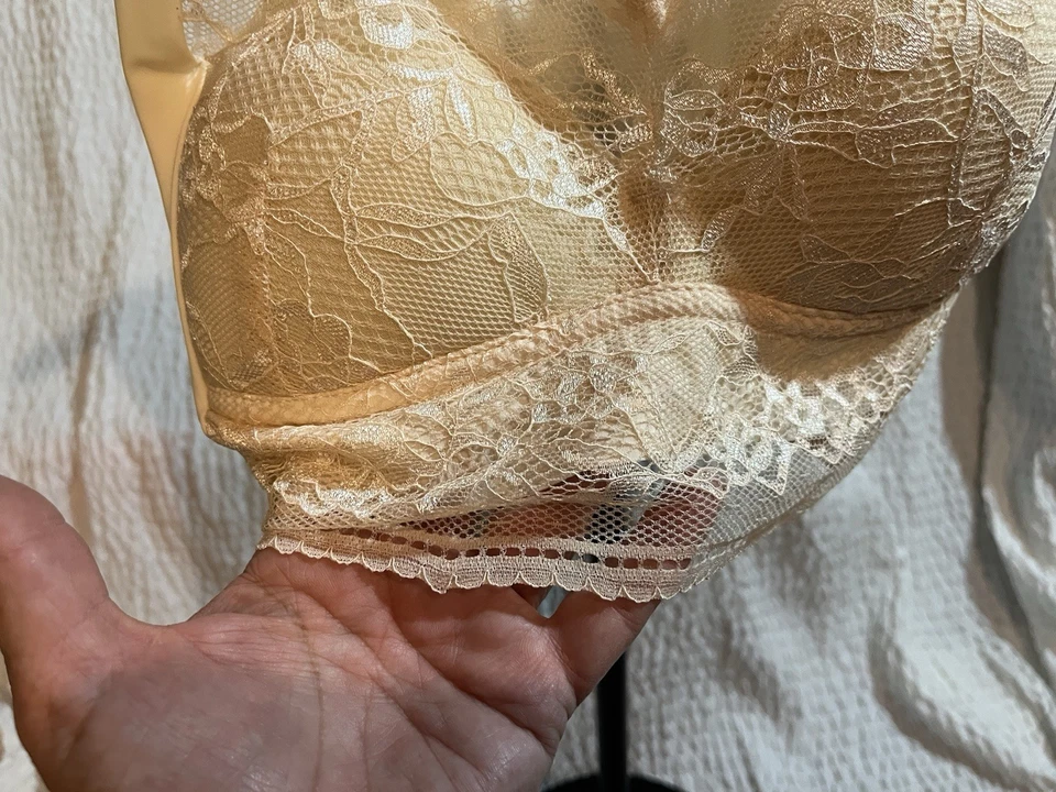 Coquette YOGA Sujetador de Encaje Sin Costuras Inalámbrico Acolchado Desnudo Conjunto de 2 Foto 2 de 4