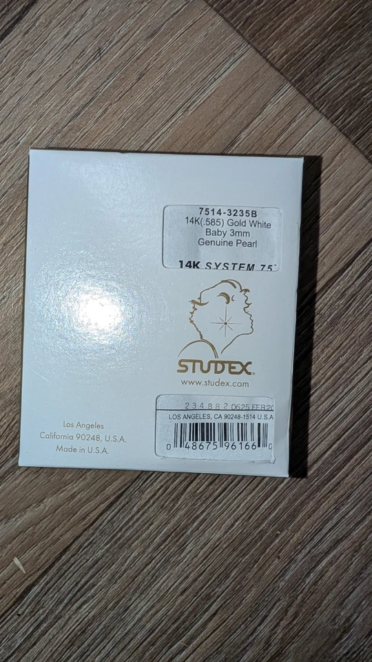 Sistema de perforación de oreja Studex de perlas genuinas para bebé de oro blanco de 14kt Foto 3 de 3