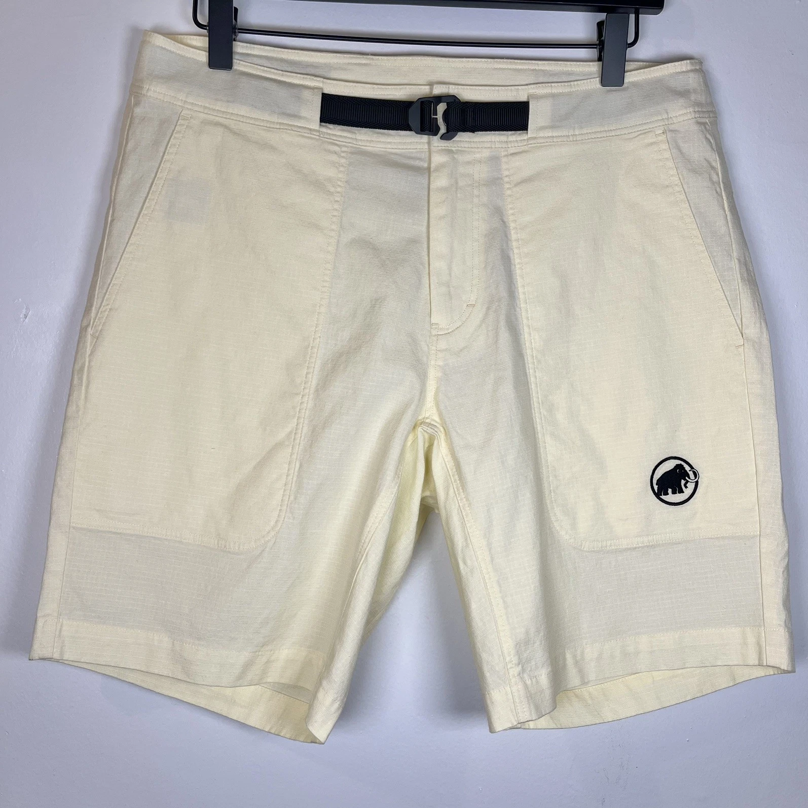 Mammut Men's Yellow Outdoors Hiking Comfort Belted Shorts Size 32 NWT Gorpcore