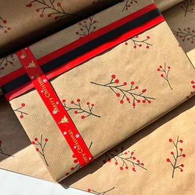 Geschenkpapier Weihnachten rote Beeren 50 cm breit umweltfreundlich, 100% recycelt