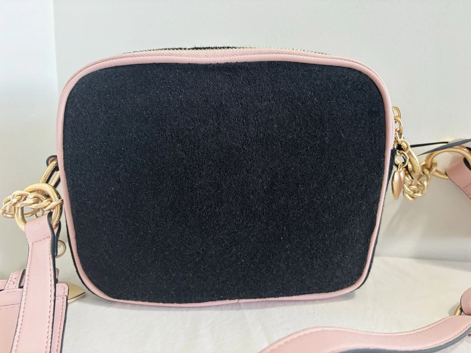 Borsa a tracolla Juicy Couture Lovers Club nuova con etichette nero liquirizia e rosa Y2K