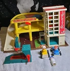 Vintage Fisher Price #930 Parking Ramp Service Center Action Garage