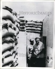 1970 Press Photo UAR pres. Gamal Abdel Nasser tours Egyptian front line forces