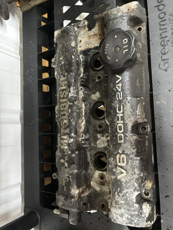 Cubierta de válvula de motor delantero Mitsubishi 3000GT Dodge Stealth 1991-1999 Foto 2 de 2