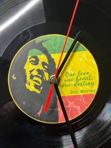 Bob Marley - One Love - 12 Zoll Vinyl Schallplatte Wanduhr einzigartiges Geschenk - Bild 1 von 4