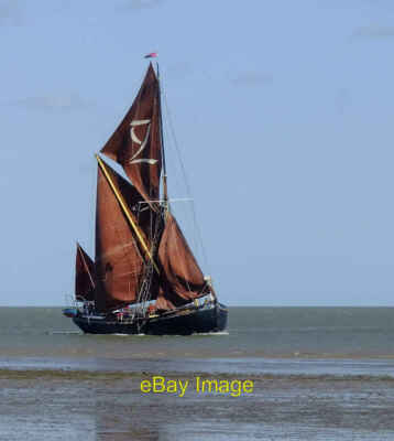 Photo 6x4 Sailing barge 'Lady Daphne' going about off Shellness Leysdown- c2013