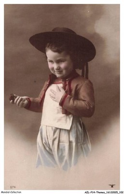 AZLP14-1128-CHILDREN - A girl - A pipe