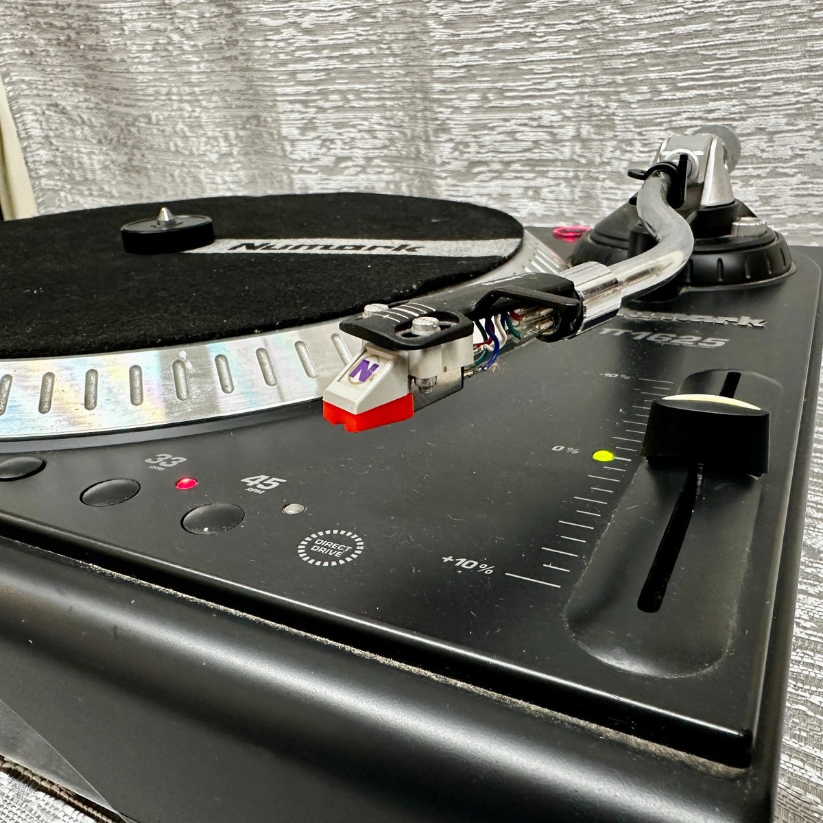 Numark Turntable TT-1625 Black Quartz Direct Drive w/Felt Slipmat