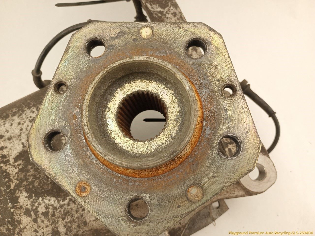 Maserati Quattroporte M139 Driver Left Front Spindle Knuckle Hub Fits 2003-2008