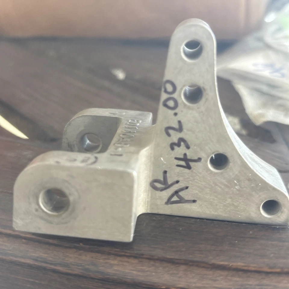 SOPORTE ENGRANAJE NARIZ AVIÓN/AERONAVE TWIN COMMANDER ED13048-1 Foto 2 de 4