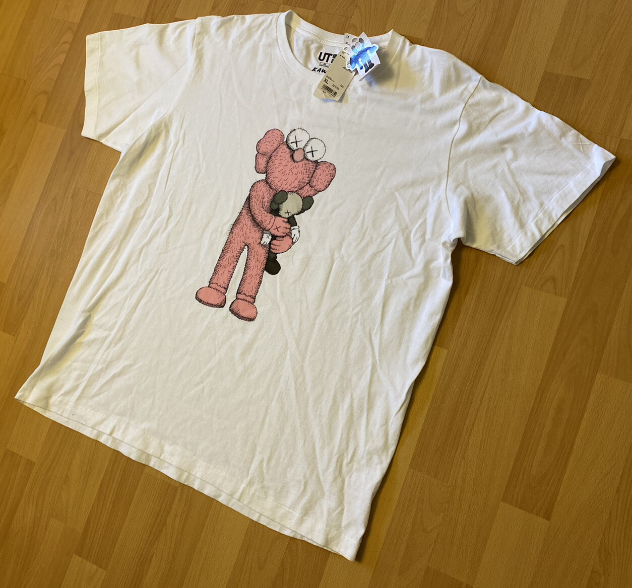 New KAWS x UNIQLO PINK BFF T SHIRT XL ORIGINAL DEADSTOCK RARE SOLD OUT Crew Neck image 8
