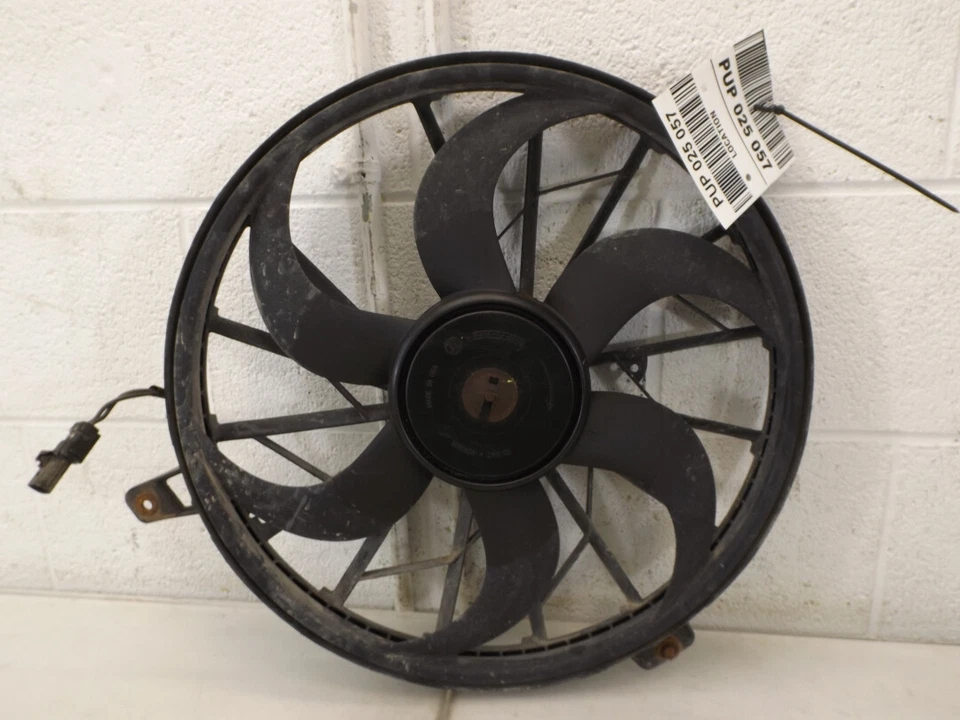 1999-2004 Jeep Grand Cherokee Engine Cooling Fan Assembly Used OEM 52079528AB Foto 2 de 4