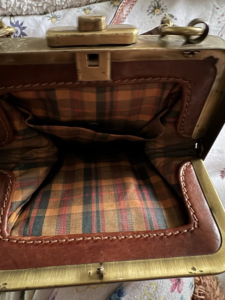 THE BRIDGE small vintage chestnut leather frame opening bag with