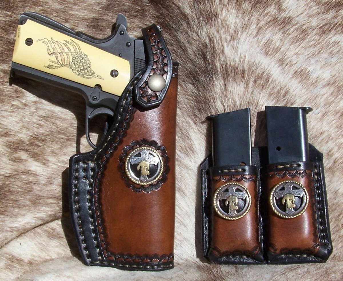 1911 Holster-Mag Carrier Kneeling Cowboy Cross Concho