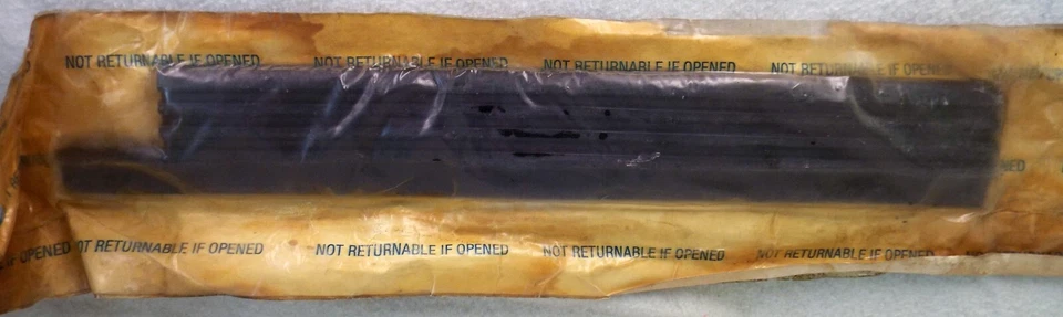 ⚠️NOS GM Chevy G10 G20 G30 Van 15980651 Tira R/D Puerta Lateral Trasera Goma⚠️ Foto 2 de 4