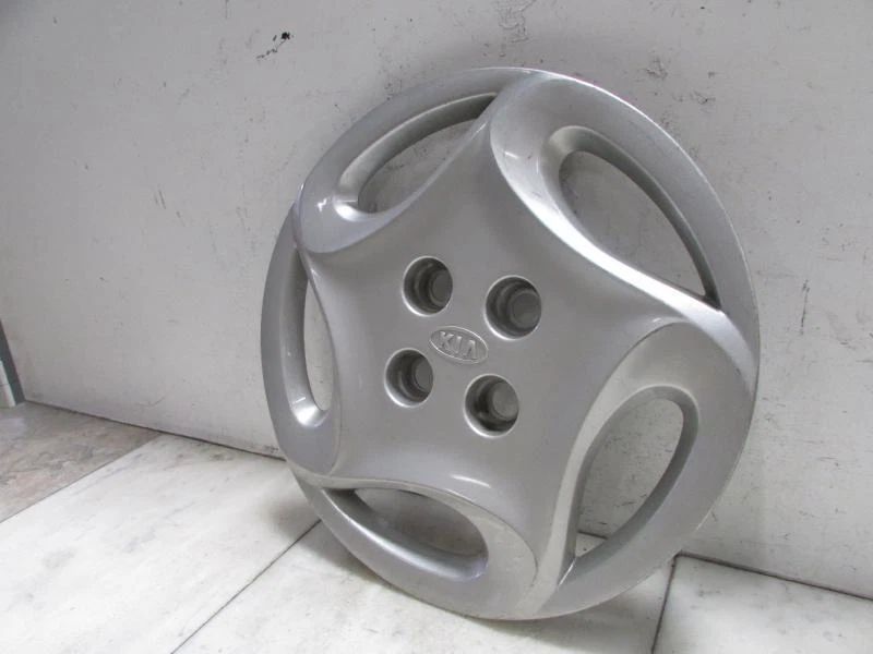 Cubierta de rueda 98 99 00 01 KIA SEPHIA Foto 2 de 3