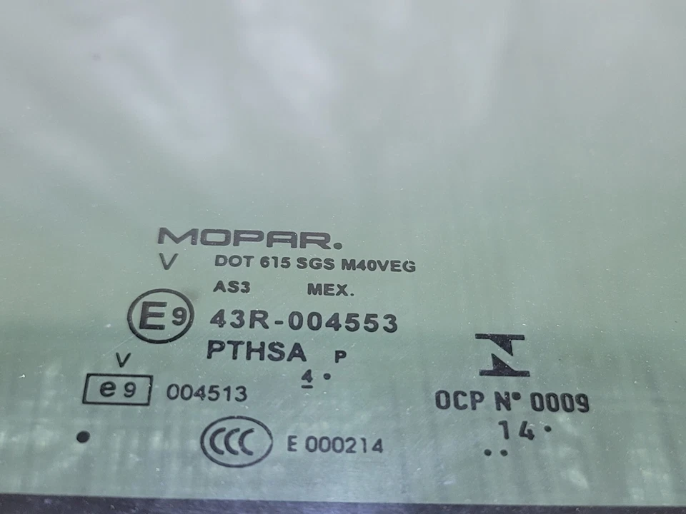 2015 Dodge Journey Sunroof Glass Panel OEM 43R004553 - Изображение 3 из 3