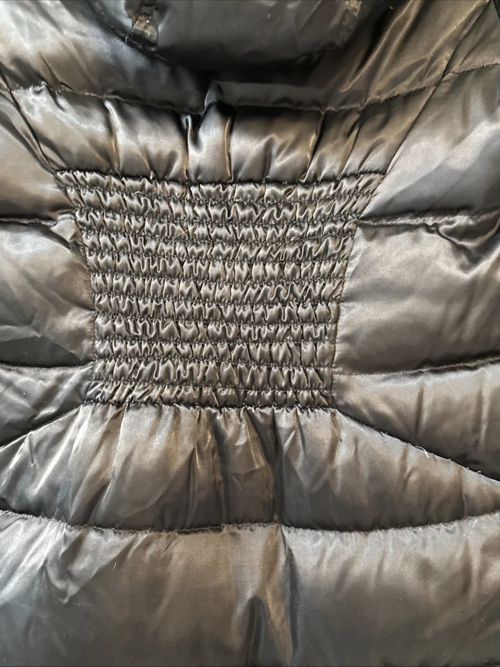 Chaqueta acolchada larga con capucha Lands End para niños abrigo negro pluma de ganso talla 7/8 Foto 4 de 4