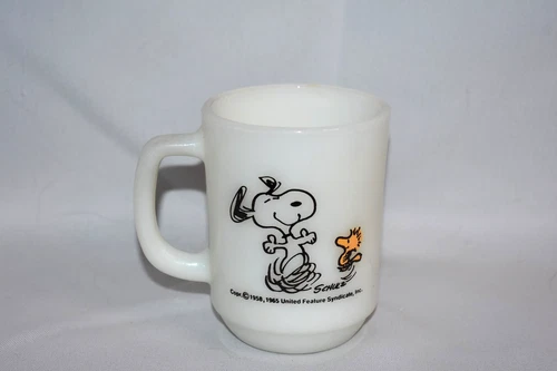 New ListingVintage 1965 Fire King Milk Glass Handled Mug Snoopy & Woodstock