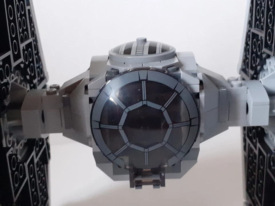 LEGO Star Wars 75300 Imperial TIE Fighter, photo 4 sur 5