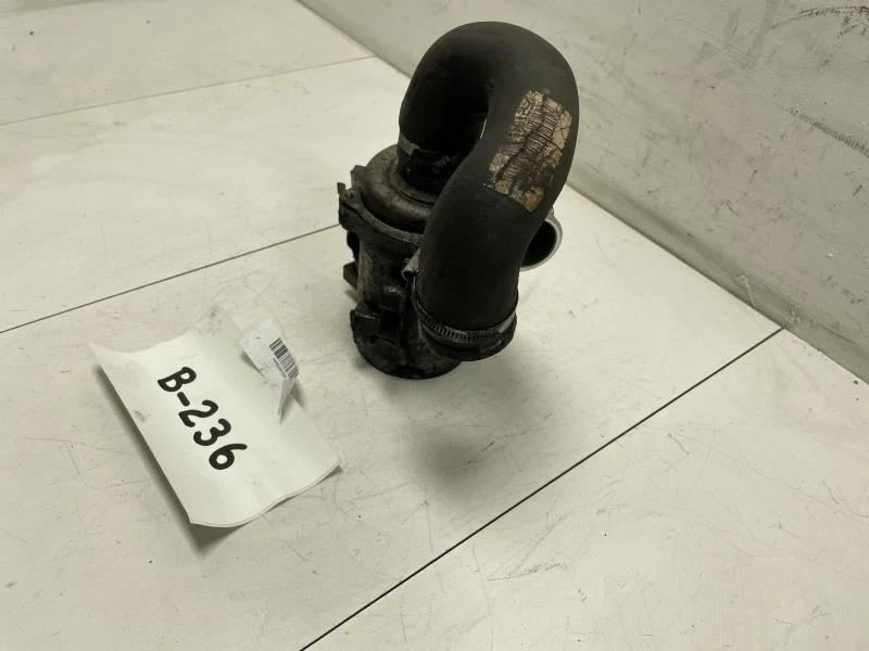 2007 2010 BMW X5 E70/FE43 ENGINE WATER PUMP W/ COOLING INLET&THERMOSTAT PIPE - Image 2 of 4