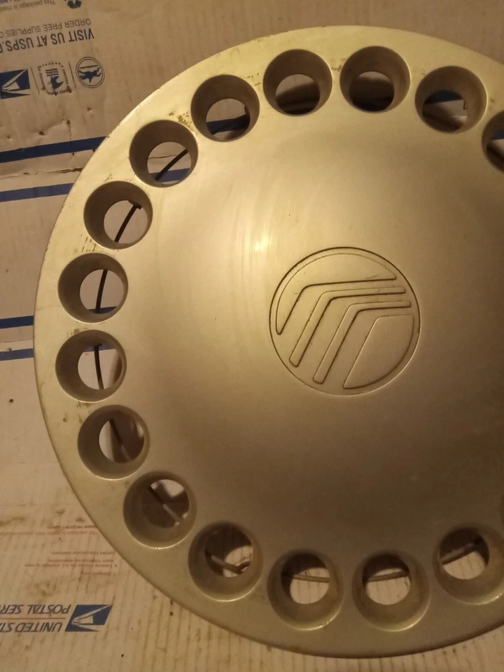 OEM 14 Inch Silver Hubcap, Wheel Cover 20 Holes Painted 98 Mercury Tracer - Image 3 of 4