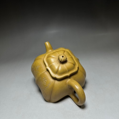 Chinese Yixing Zisha Clay Handmade Exquisite Teapot (筋纹梅兰竹菊 底款:陈鸣远) - Picture 6 of 9