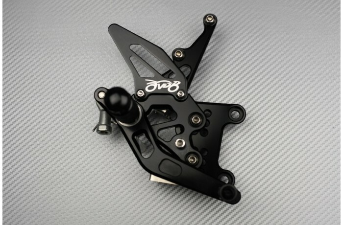 Commandes reculées Speed Triple 1050 pour modifier la position de conduite sur route