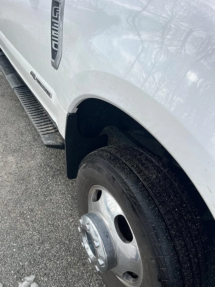 Guardabarros delanteros de alta resistencia Husky MudDog 12" W x 22" de alto para camiones de tamaño completo EE. UU. Foto 4 de 4