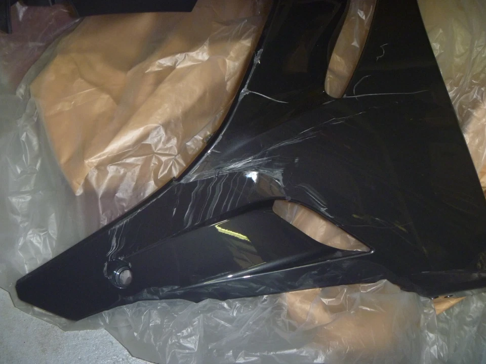 OEM 14-22 Yamaha FJR1300 RH delantero bajo carenado inferior 1MC-2835K-00-P5 Foto 2 de 3