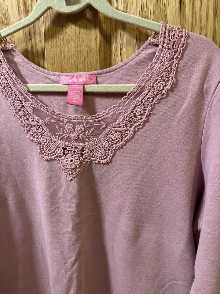 女式大码 1X 22/24 Dusty Rose 蕾丝钩针束腰上衣 3/4 袖 — 第 3/4 张图片