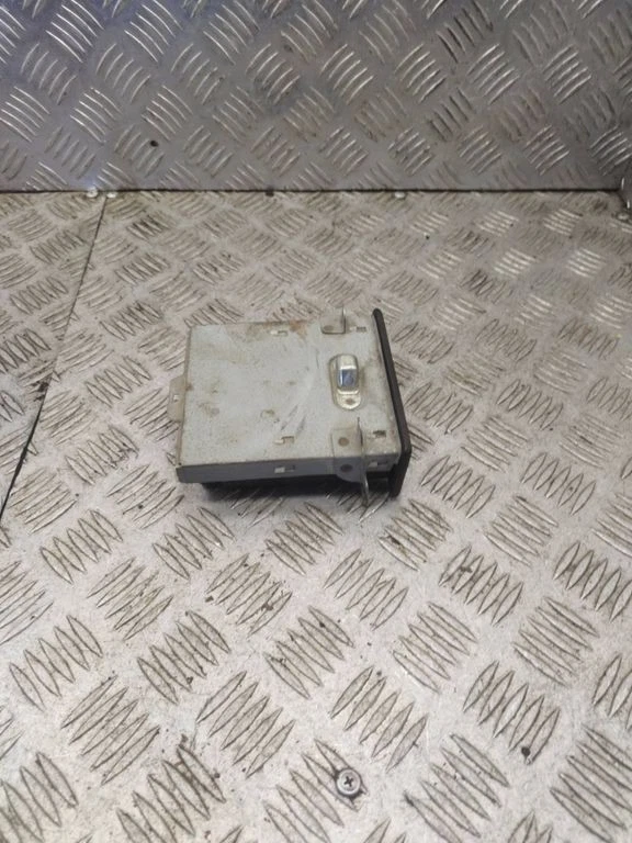 Toyota Land Cruiser (FJ60) 1988 car ashtray insert 7410212200 BRR9978 - Image 4 of 4