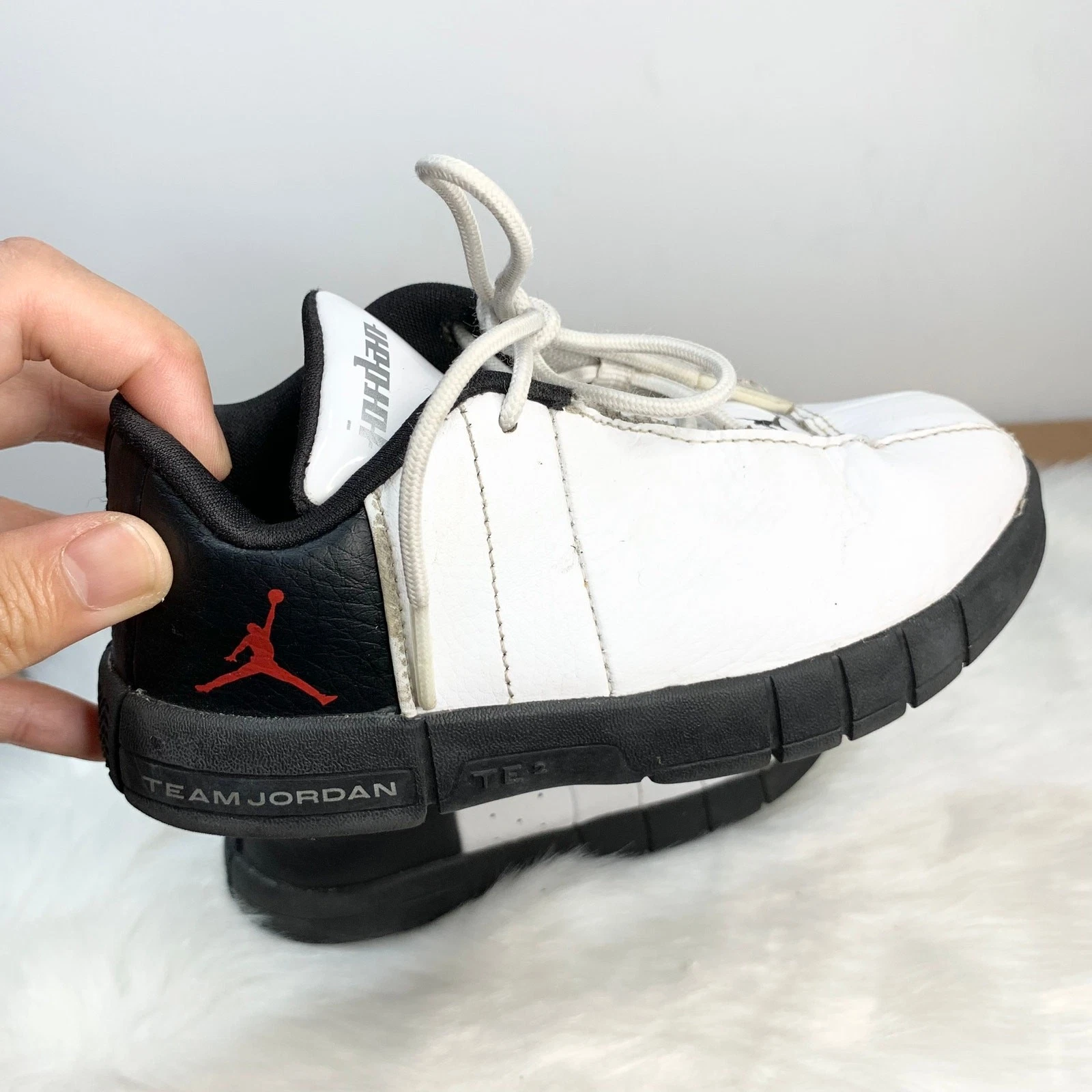 Scarpe da basket Nike Air Jordan ragazzo TE 2 basse bianche nere taglia 9C