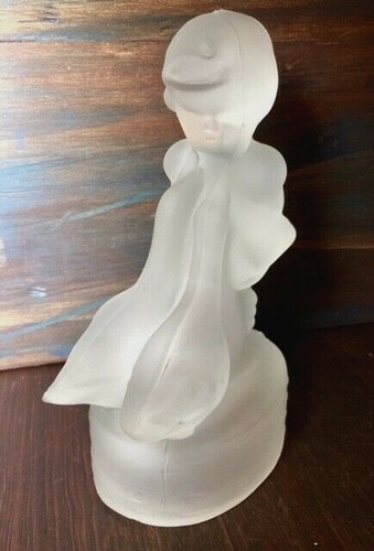L.E. Smith Girl with two Geese Satin Frosted White Glass Figurine Pretty Nice - Picture 2 of 9