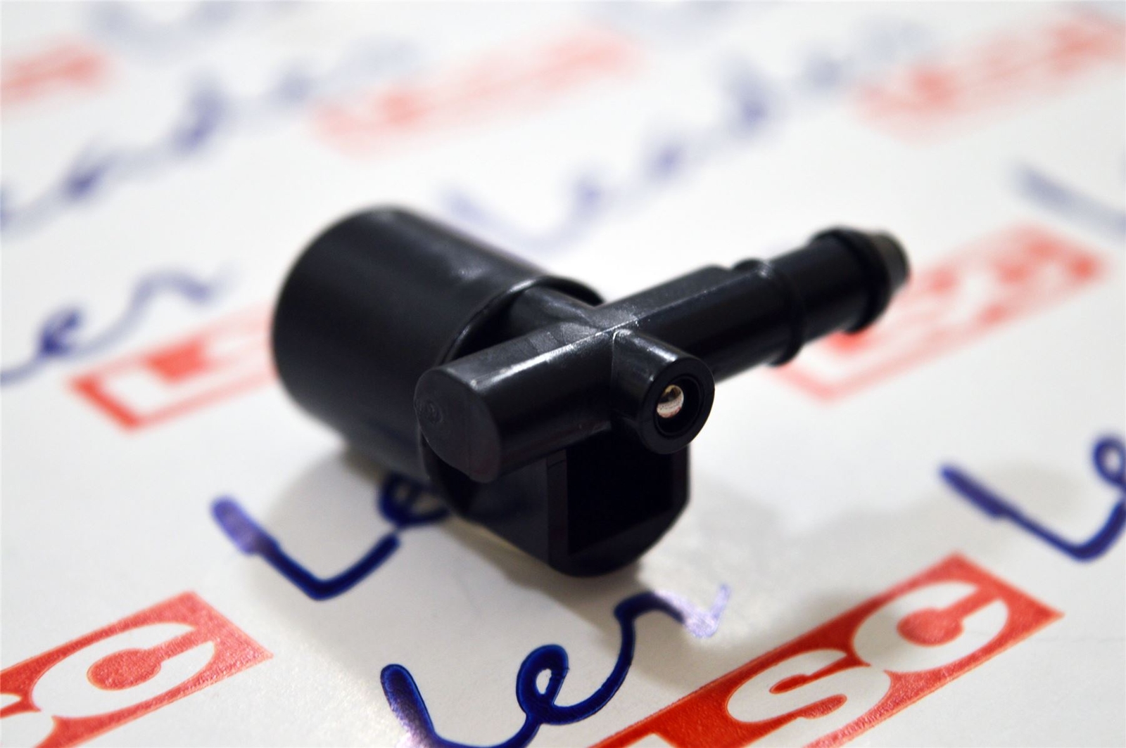 ORIGINAL Vauxhall ASTRA J WINDSCREEN WASHER JET / NOZZLE RH NEW