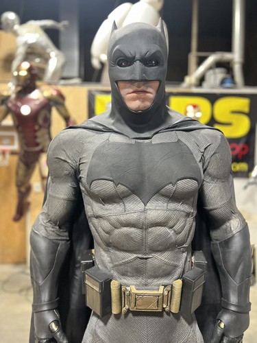 Lebensgroße Justice League Ben Affleck Batman 1:1 Full Size Statue Requisite - Bild 9 von 18