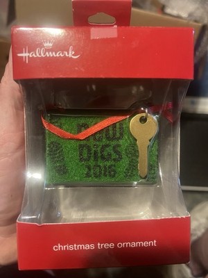 Hallmark NEW DIGS 2016 new home grassy door mat with key Christmas Ornament