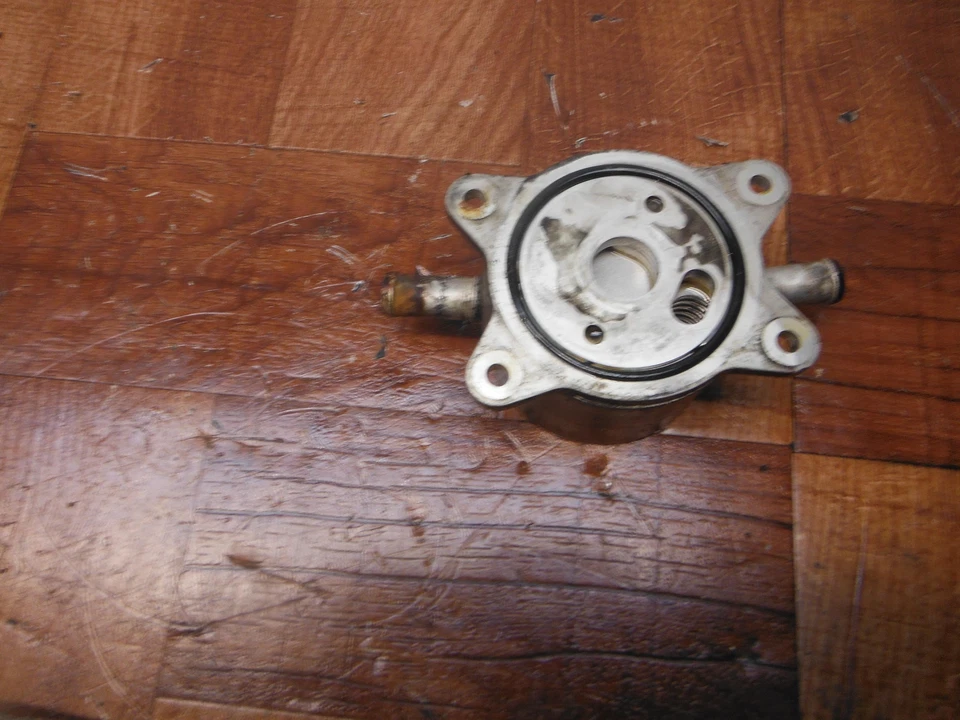 YAMAHA FJR1300 FJR1300A FJR1300AE FJR1300ES ENFRIADOR DE ACEITE DE MOTOR OEM Foto 2 de 4